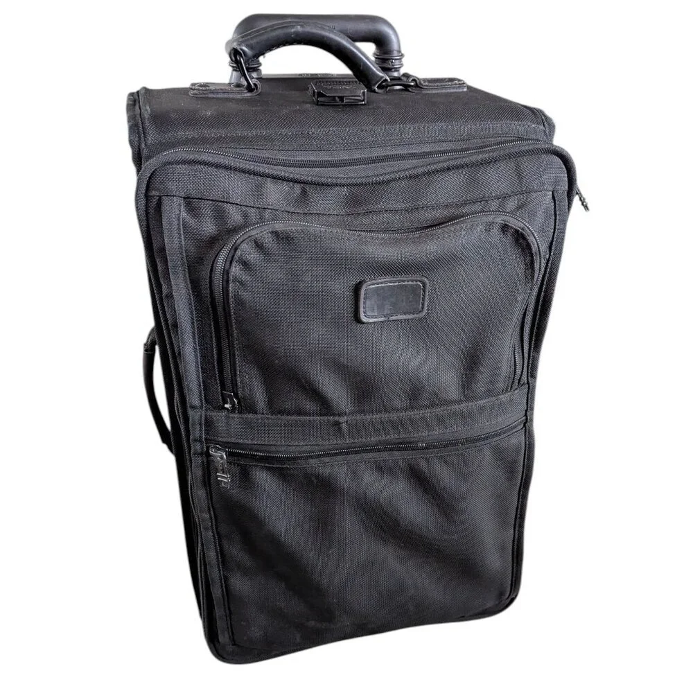 Tumi 23